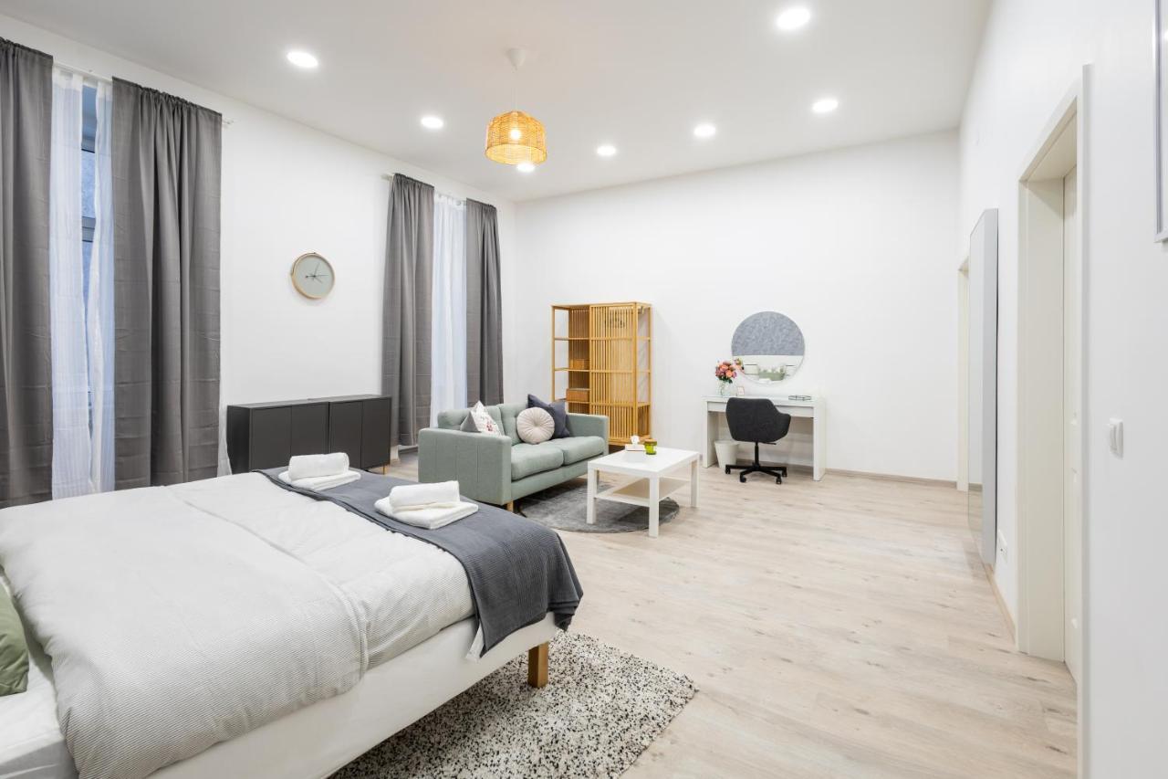 Family Deluxe A Stone Throw From The City Centre And Danube Viena Exterior foto